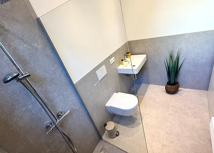 Beckhomes Munich- Large 210 Sqm Apartment- 7 Bedroom 6baths, 3 Kitchens, Up To 18 Guests Apartment *