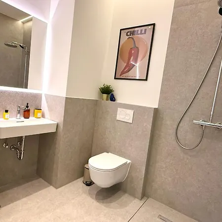 Beckhomes Munich- Large 210 Sqm Apartment- 7 Bedroom 6baths, 3 Kitchens, Up To 18 Guests *