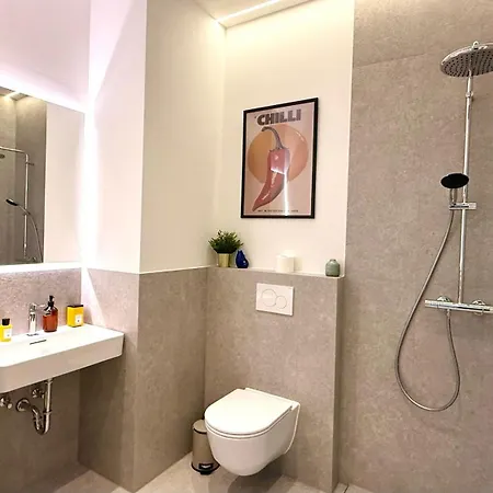 Lägenhet Beckhomes Munich- Large 210 Sqm Apartment- 7 Bedroom 6baths, 3 Kitchens, Up To 18 Guests