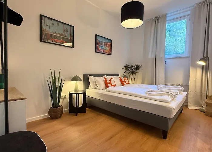 Beckhomes Munich- Large 210 Sqm Apartment- 7 Bedroom 6baths, 3 Kitchens, Up To 18 Guests * ミュンヘン