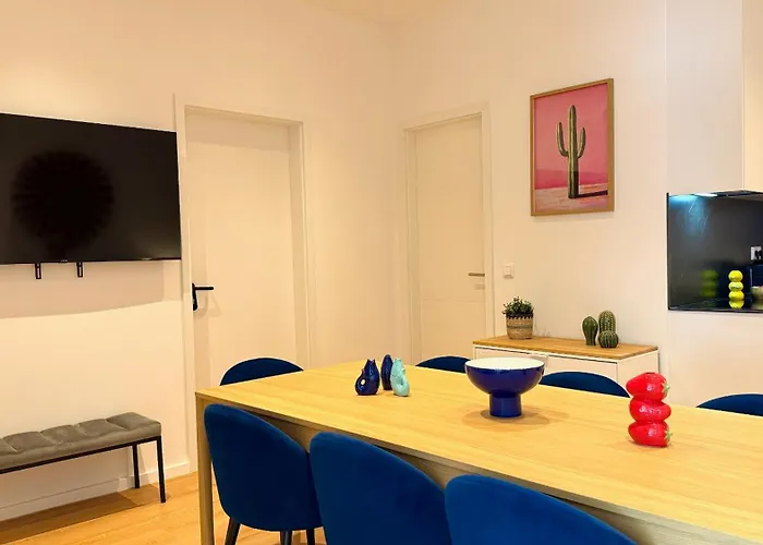Beckhomes Munich- Large 210 Sqm Apartment- 7 Bedroom 6baths, 3 Kitchens, Up To 18 Guests Мюнхен