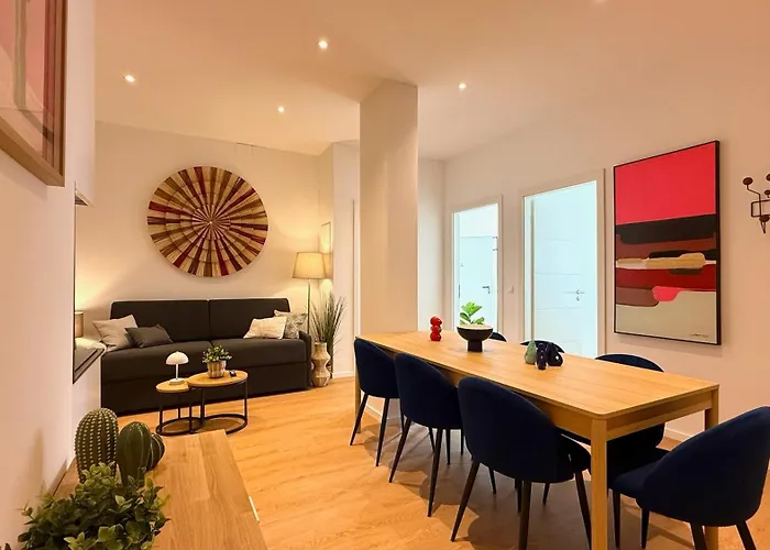 Beckhomes Munich- Large 210 Sqm Apartment- 7 Bedroom 6baths, 3 Kitchens, Up To 18 Guests Апартаменты
