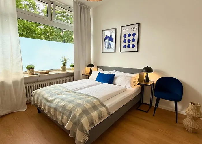 Beckhomes Munich- Large 210 Sqm Apartment- 7 Bedroom 6baths, 3 Kitchens, Up To 18 Guests * Мюнхен