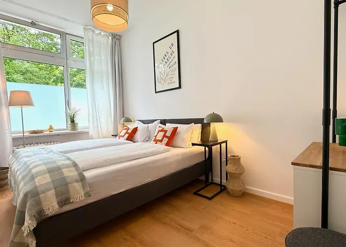 Beckhomes Munich- Large 210 Sqm Apartment- 7 Bedroom 6baths, 3 Kitchens, Up To 18 Guests * Мюнхен