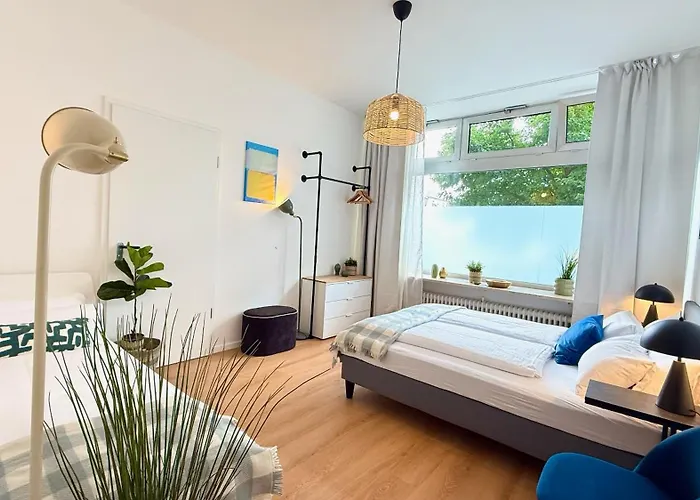 Beckhomes Munich- Large 210 Sqm Apartment- 7 Bedroom 6baths, 3 Kitchens, Up To 18 Guests Апартаменты *