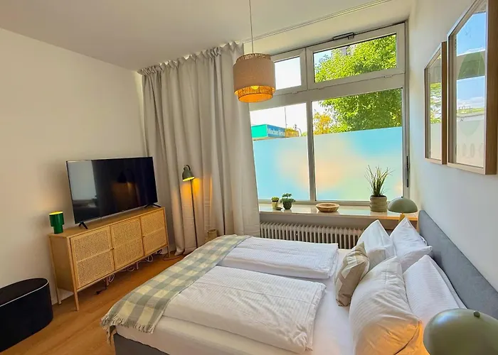 Beckhomes Munich- Large 210 Sqm Apartment- 7 Bedroom 6baths, 3 Kitchens, Up To 18 Guests * ミュンヘン