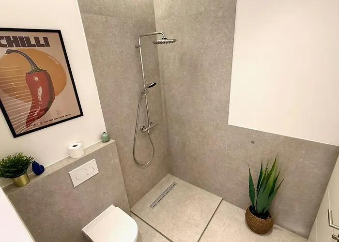 Beckhomes Munich- Large 210 Sqm Apartment- 7 Bedroom 6baths, 3 Kitchens, Up To 18 Guests