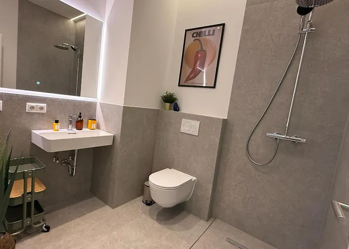 Beckhomes Munich- Large 210 Sqm Apartment- 7 Bedroom 6baths, 3 Kitchens, Up To 18 Guests * ミュンヘン