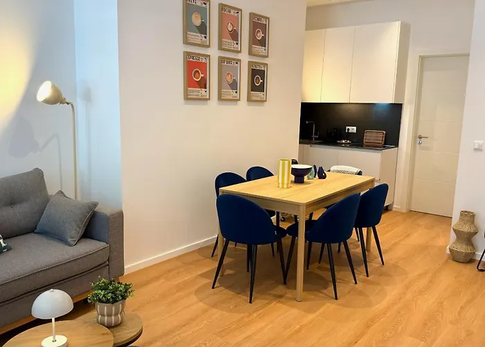 Beckhomes Munich- Large 210 Sqm Apartment- 7 Bedroom 6baths, 3 Kitchens, Up To 18 Guests Апартаменты *