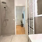 Beckhomes Munich- Large 210 Sqm Apartment- 7 Br, 6baths, 3 Kitchens, Up To 18 Guests Apartment München