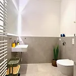 Beckhomes Munich- Large 210 Sqm Apartment- 7 Br, 6baths, 3 Kitchens, Up To 18 Guests Apartment *