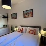 Beckhomes Munich- Large 210 Sqm Apartment- 7 Br, 6baths, 3 Kitchens, Up To 18 Guests Apartment München