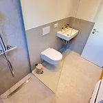 Apartment Beckhomes Munich- Large 210 Sqm Apartment- 7 Br, 6baths, 3 Kitchens, Up To 18 Guests