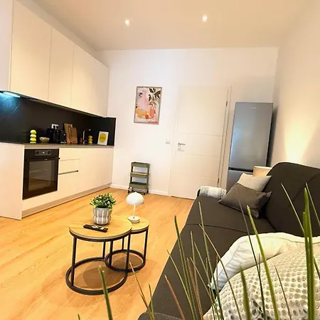 Beckhomes Munich- Large 210 Sqm Apartment- 7 Bedroom 6baths, 3 Kitchens, Up To 18 Guests 아파트 뮌헨