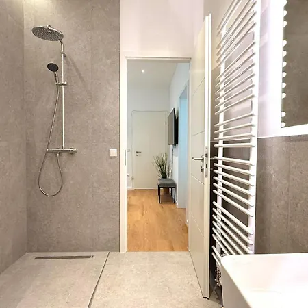 Beckhomes Munich- Large 210 Sqm Apartment- 7 Bedroom 6baths, 3 Kitchens, Up To 18 Guests 뮌헨