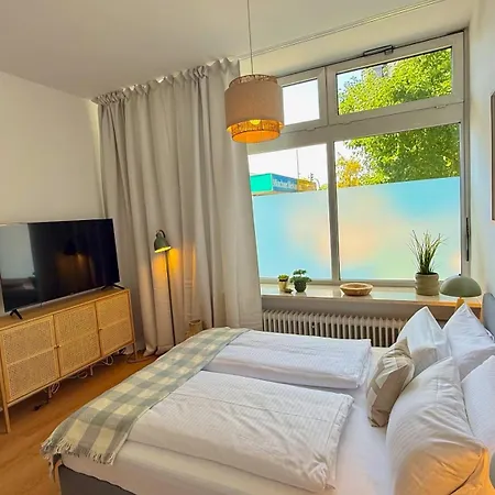 Beckhomes Munich- Large 210 Sqm Apartment- 7 Bedroom 6baths, 3 Kitchens, Up To 18 Guests * 뮌헨
